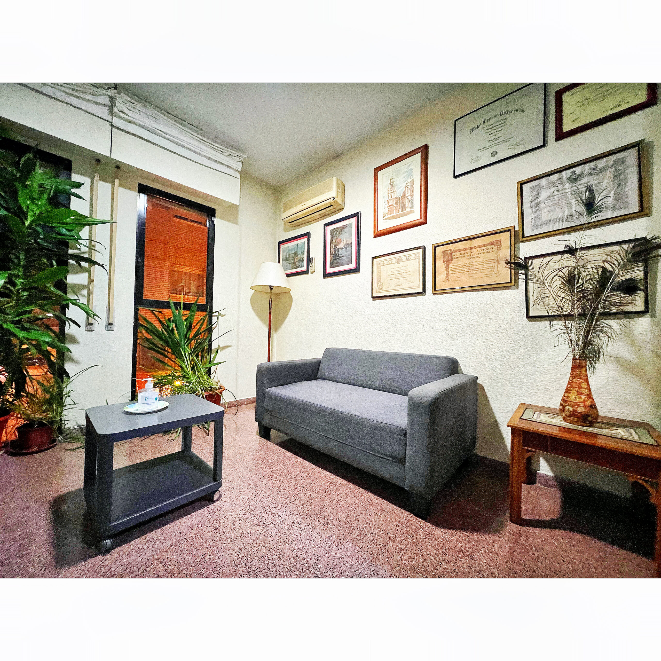 Contacto centro de psiquiatría y psicología en Murcia – sala de espera del centro